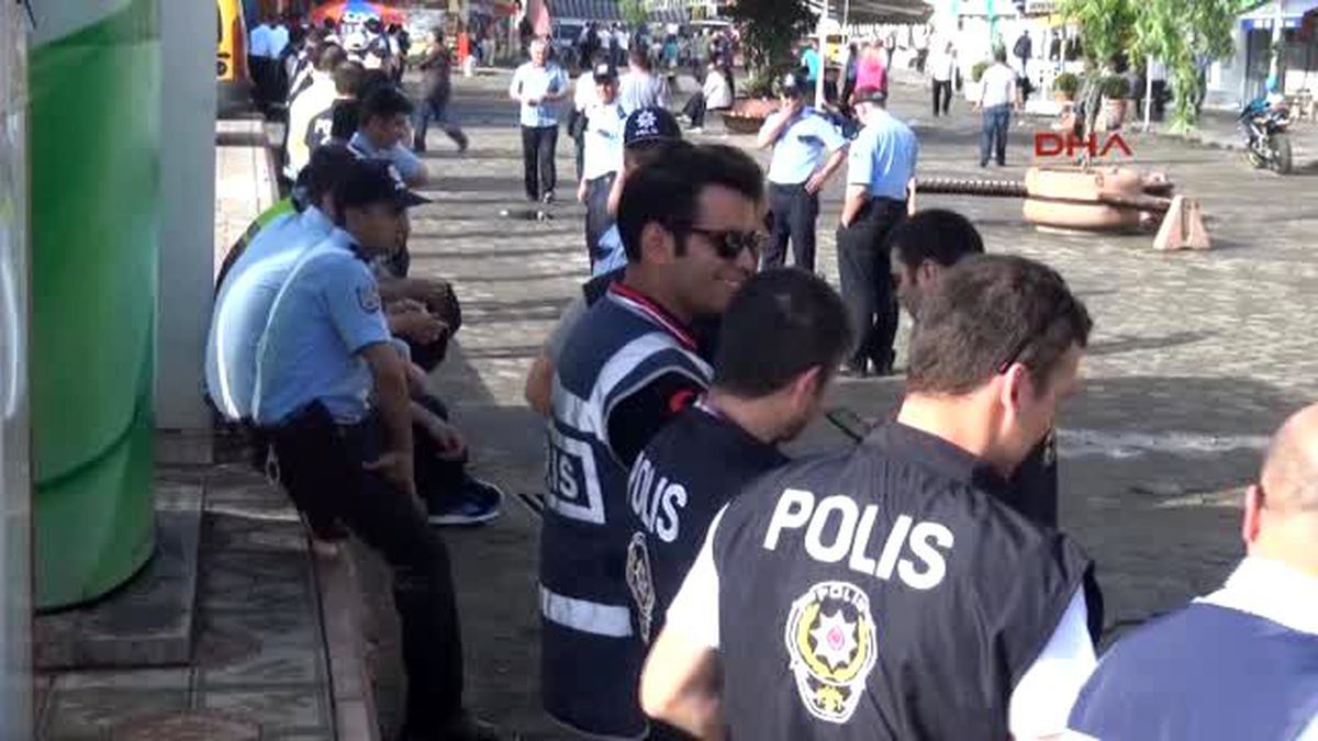 Hopa\'da Kadir Topbaş Protestosuna Polis Müdahalesi
