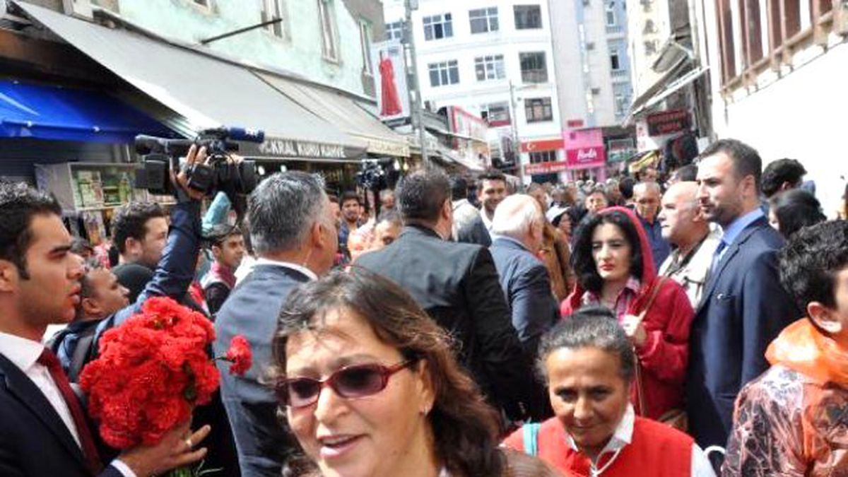 Bakan Avcı Seçim Yürüyüşüne Katıldı