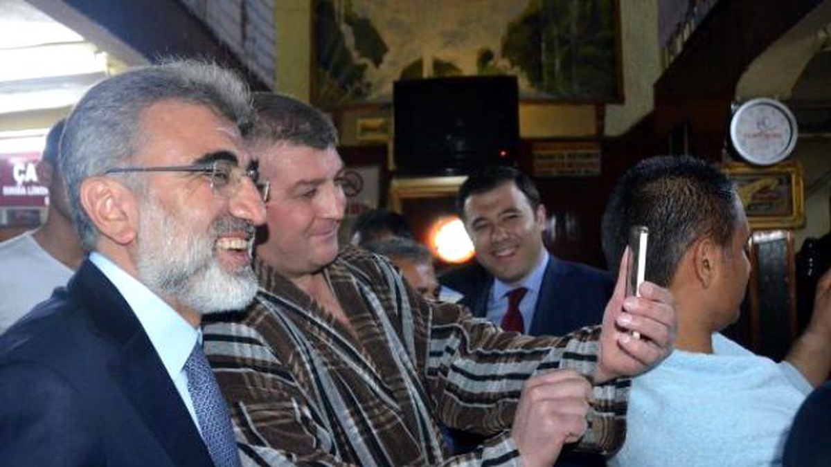 Bakan Yıldız, Çalışanları Kıramadı Tarihi Hamama Gitti