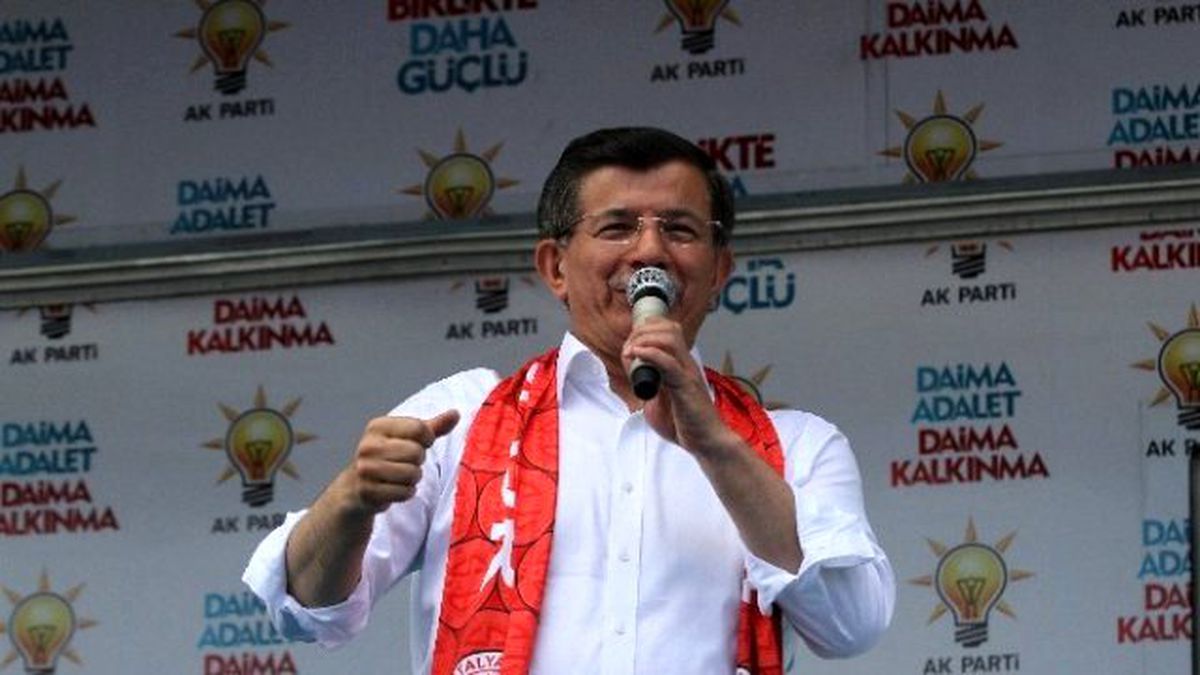 Başbakan Davutoğlu Antalya\'da