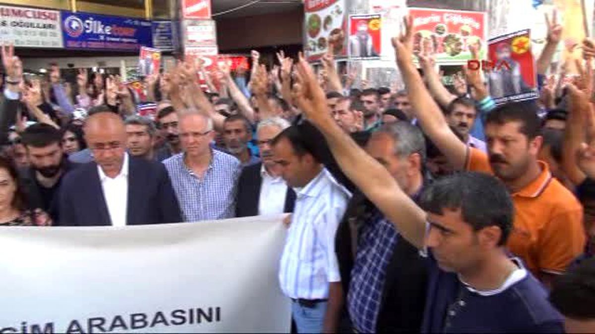 Batman ve Bingöl\'de Diyarbakır\'daki Saldırıya Kınama