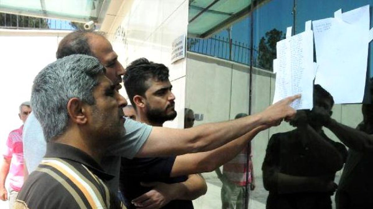 Diyarbakır\'da Bombalı Saldırı Protesto Edildi, Ölenler Toprağa Verildi(2)