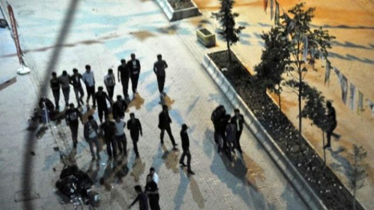 Diyarbakır Olayı Hakkari\'de Protesto Edildi