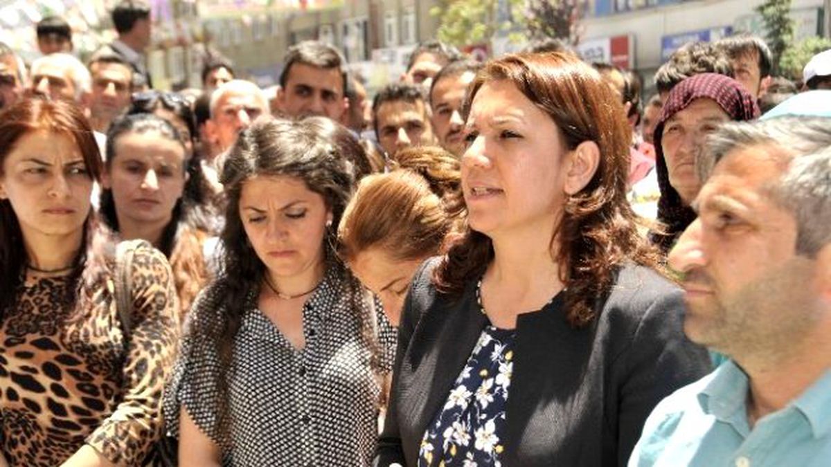 Diyarbakır Saldırısı Hakkari\'de Kınandı
