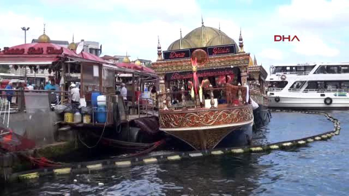 Dolardaki Yükseliş, Eminönü\'ndeki Balık- Ekmek Teknelerini de Etkiledi