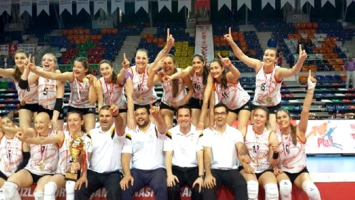Eczacıbaşı Genç Kız Voleybol Takımı Türkiye Şampiyonu Oldu