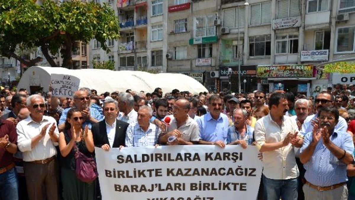 Emek ve Demokrasi Platformu Üyeleri, Diyarbakır\'da Yaşanan Patlamayı Kınadı