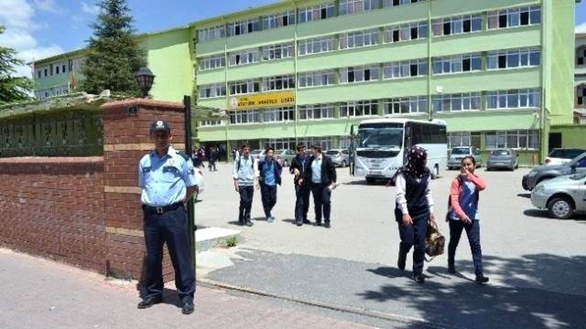 Emet\'te Okullarda Sıkı Denetim