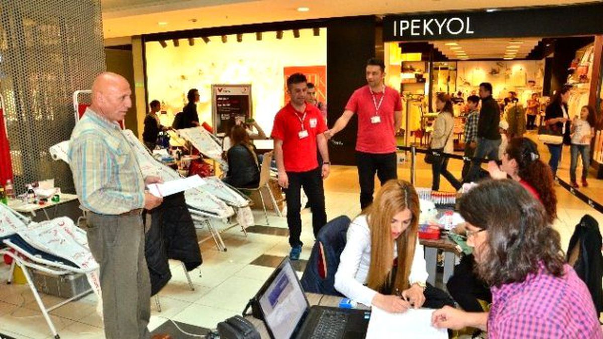 Esas67 Burda Avm ve Kızılay Tarafından Kan Bağış Kampanyası