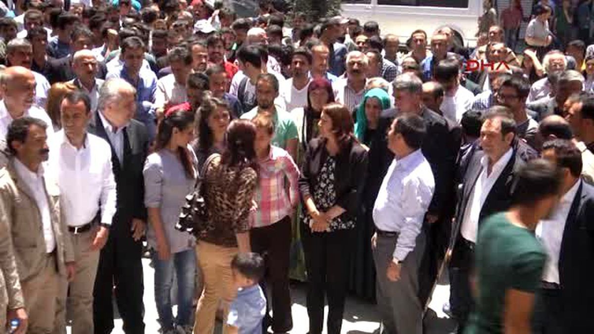 Hakkari\'de Diyarbakır\'daki Saldırı Kınandı