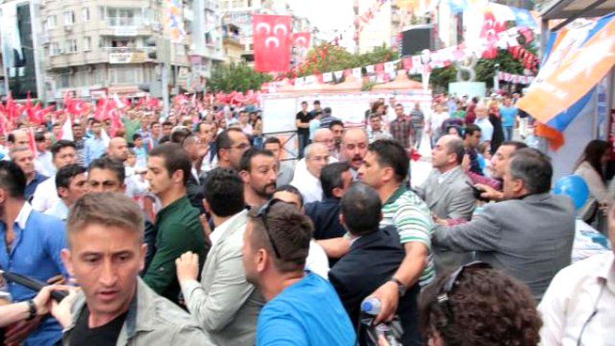 Manisa\'da MHP\'liler ile Ak Partililer Arasında Arbede