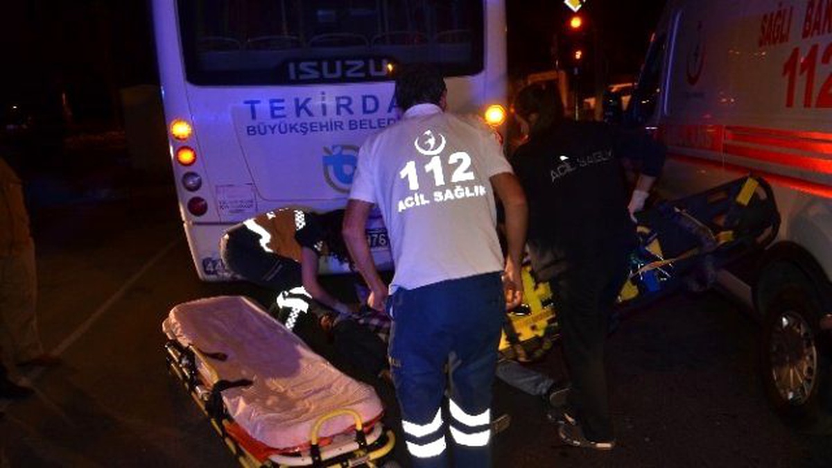 Motosiklet, Halk Otobüsüne Çarptı