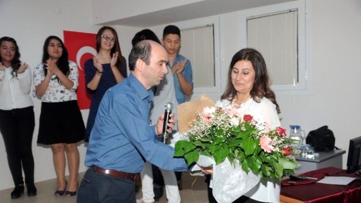 Ödemiş\'te Öğrenciler Yılın Stresini Şiir Dinletisiyle Attı