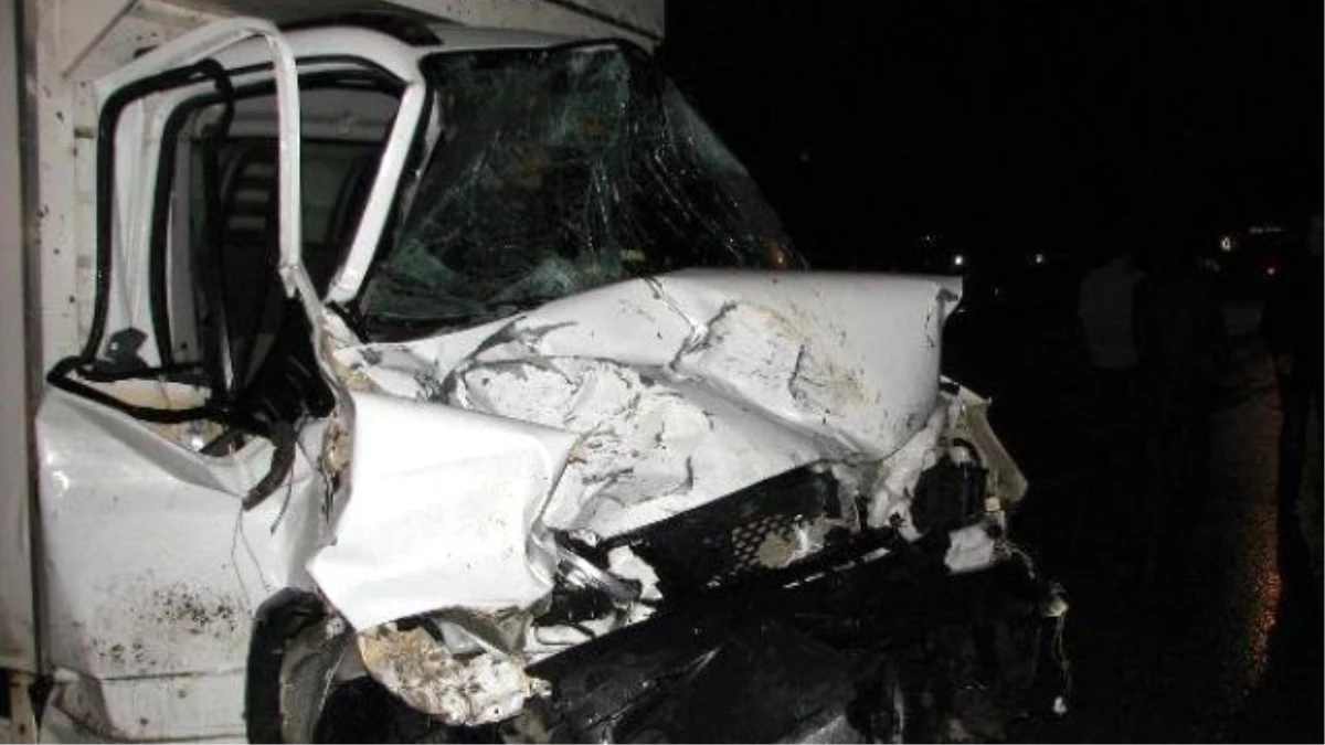 Otomobil Karşı Şeride Geçti: 2 Ölü, 2 Yaralı