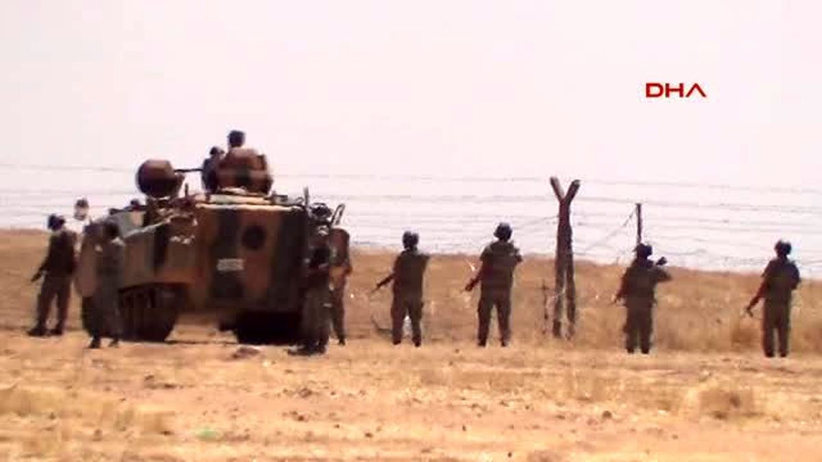 Bombalardan Kaçan Suriyeliler Türkiye'ye Geçiş Yaptı