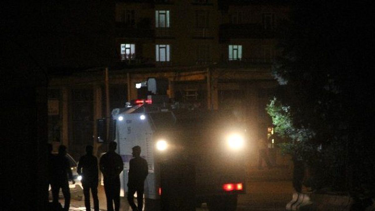 Silvan\'da Patlama Sonrası Yapılan Protesto Eyleminde Olaylar Çıktı