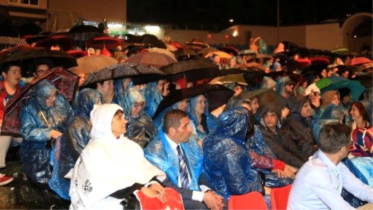 Yağmur Altında \'Türk Sanat Müziği Gecesi\'