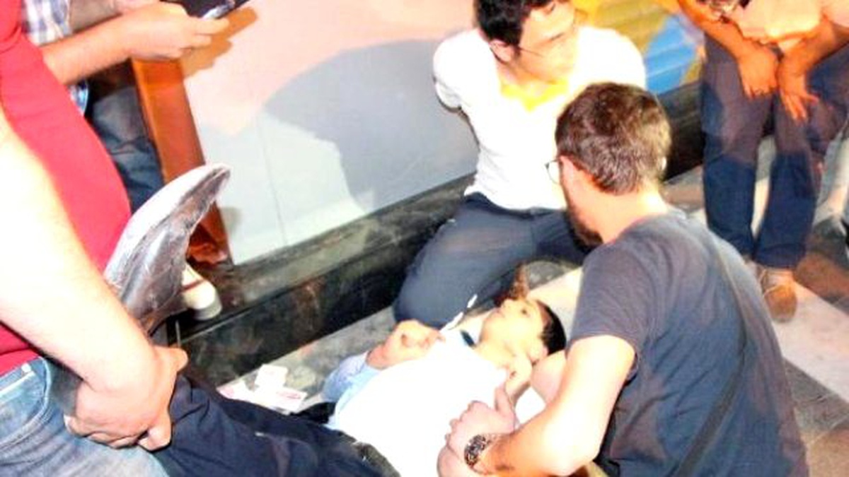 17 Yaşındaki Genç Yolda Yürürken Vuruldu