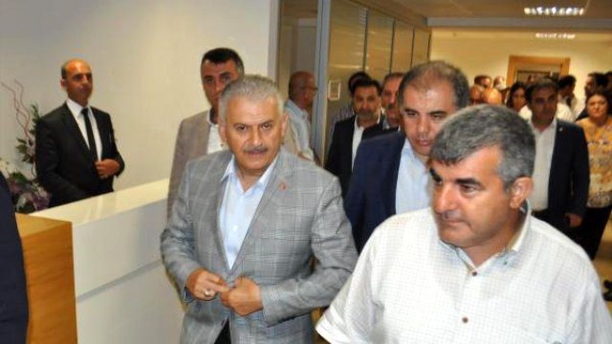 AK Parti İzmir Binasında Sessizlik Hakim (2)