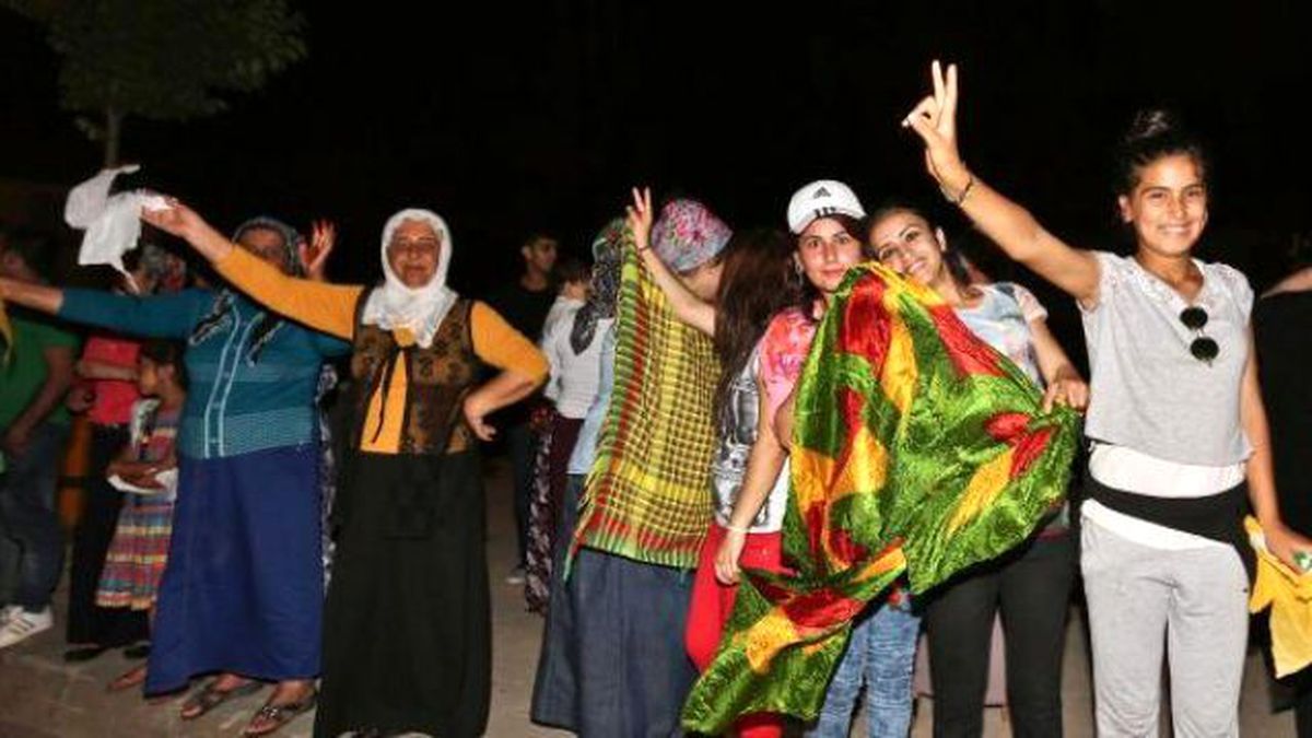 Antalya\'da Hdp\'nin Seçim Kutlaması