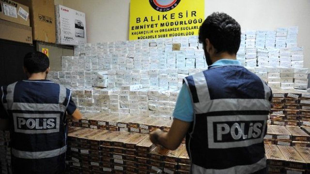 Balıkesir\'de 54 Bin 750 Paket Kaçak Sigara Yakalandı