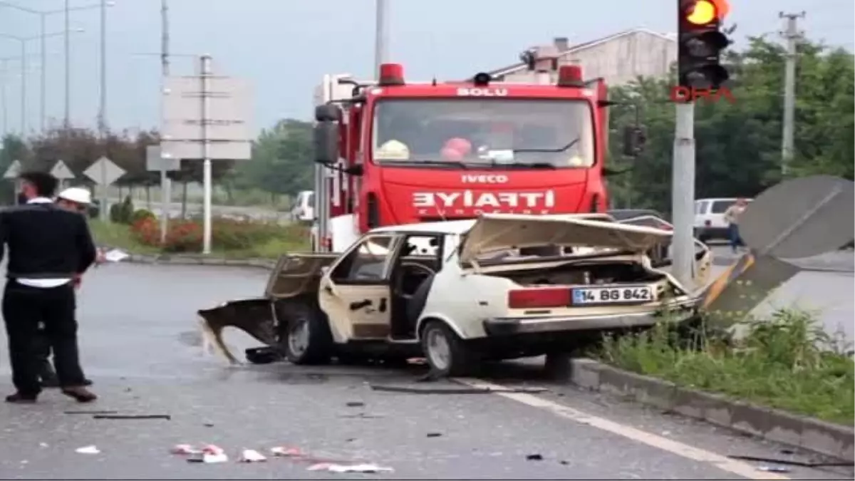 Bolu - Otomobil Ambulansa Çarptı 4 Yaralı