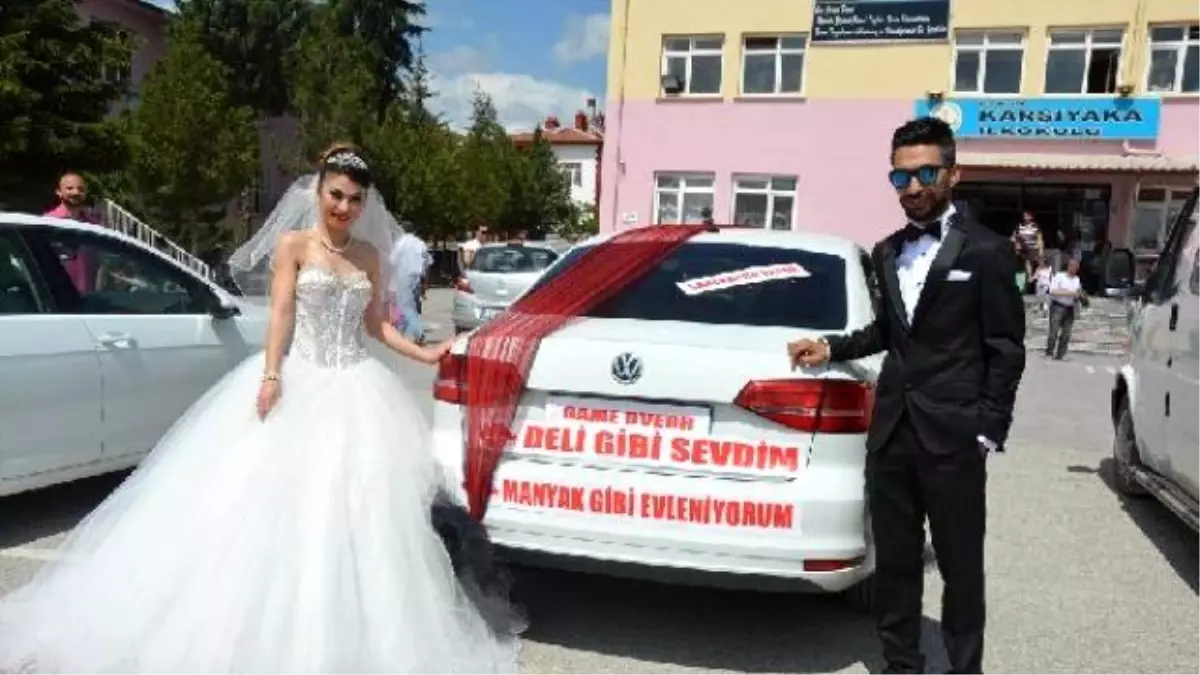 Çorum\'da İki Ayrı Çift Nikah Sonrası Oy Kullamaya Gitti