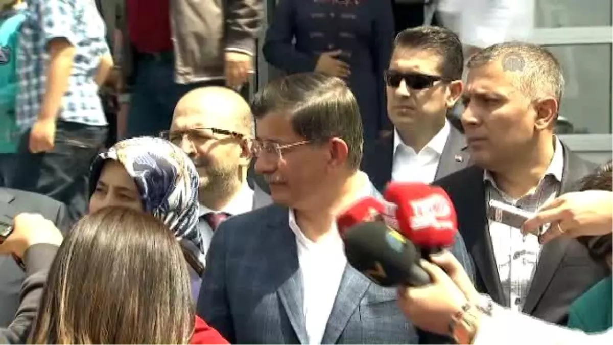 Davutoğlu: "(Hdp\'nin Diyarbakır Mitingindeki Patlama) Olayla İlgili Olarak Bir Zanlı Yakalanmıştır"