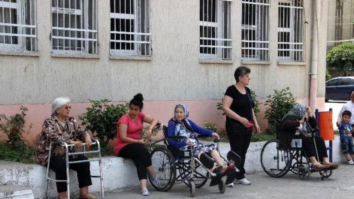 Engelli ve Yaşlı Seçmenlere Kat Engeli