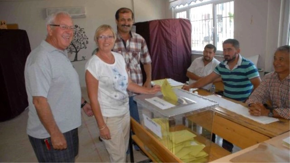 Fethiye\'de Yaşayan Yabancı Uyruklu Vatandaşlarda Oy Kullandı