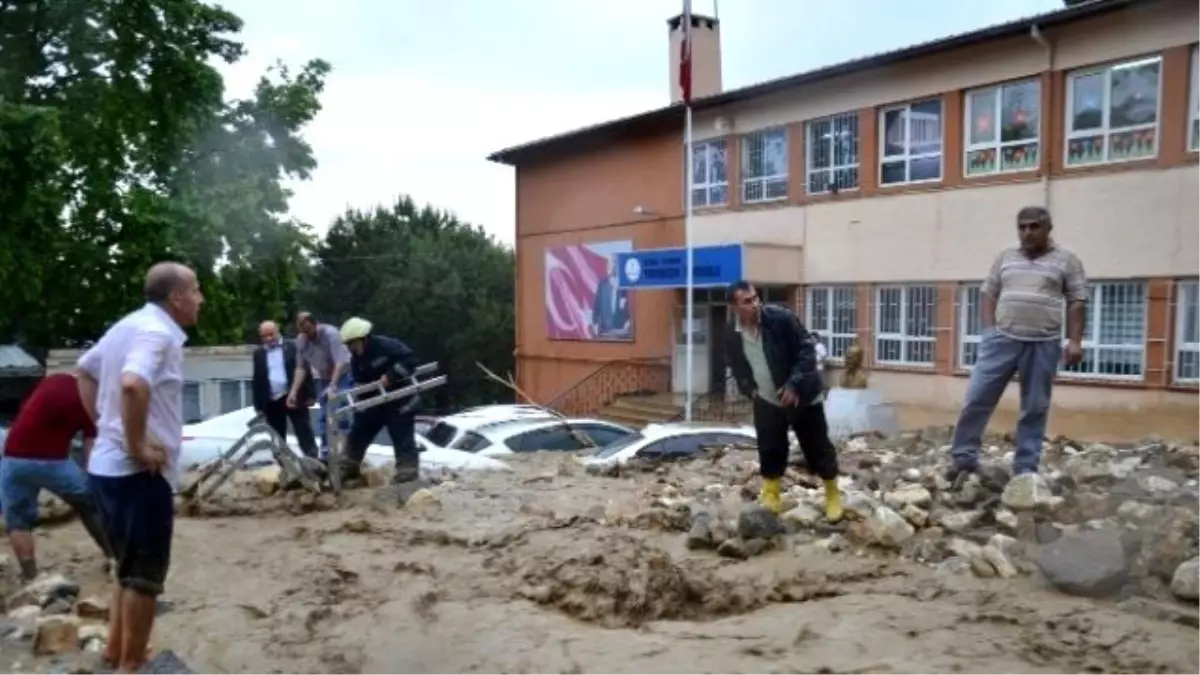 Oy Kullanırken Selin Vurduğu Okulda Mahsur Kalanlar Kurtarıldı