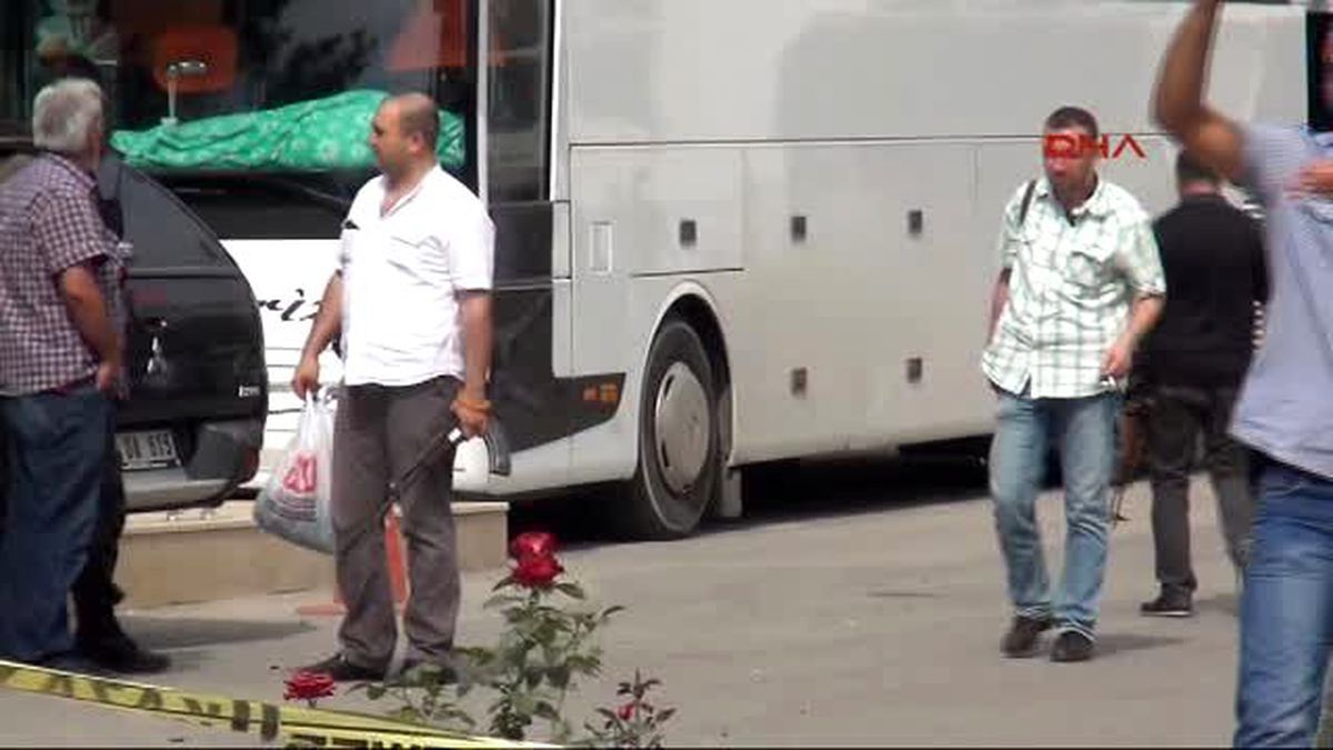 Oyları Almaya Giden Polis Kendini Yaraladı