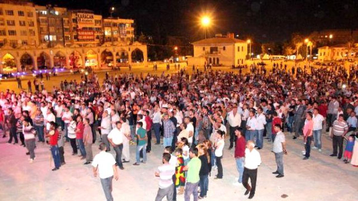 Şanlıurfa\'da HDP\'lilerden Zılgıtlı Kutlama