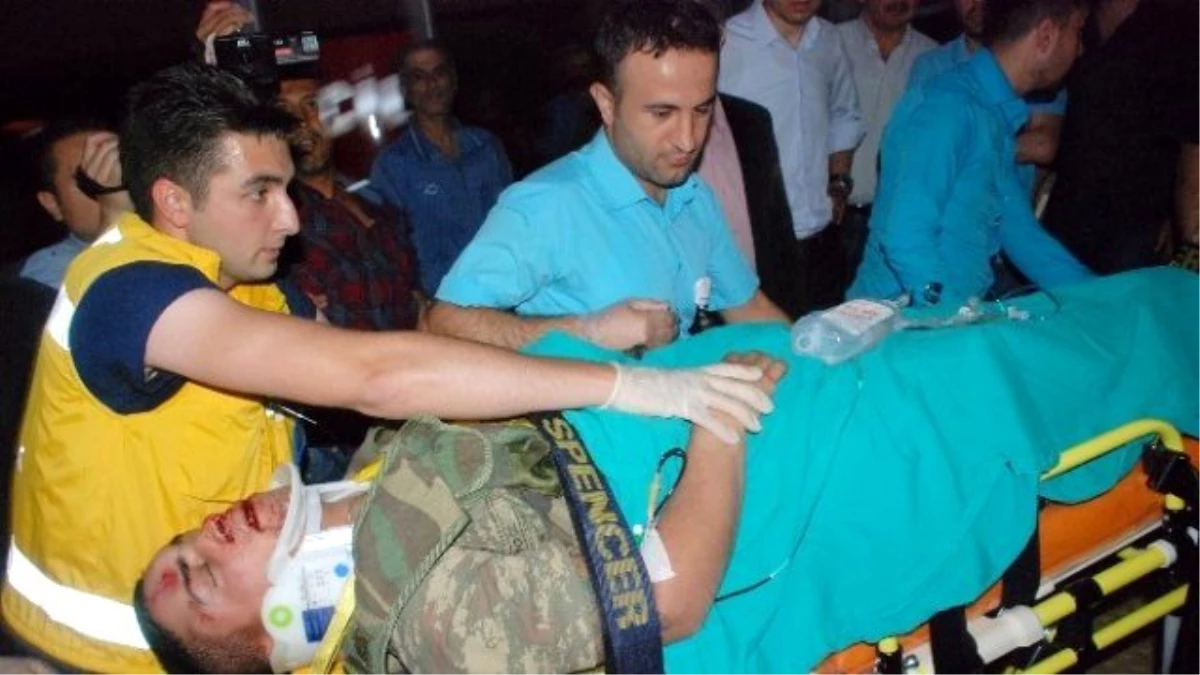 Tokat\'ta Seçim Görevlisi Askerleri Taşıyan Araç Kaza Yaptı: 10 Yaralı