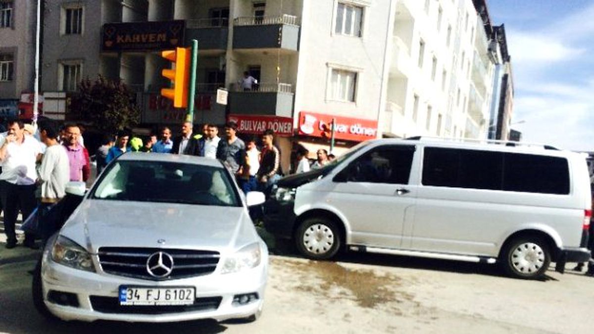 Van\'da Maddi Hasarlı Trafik Kazası