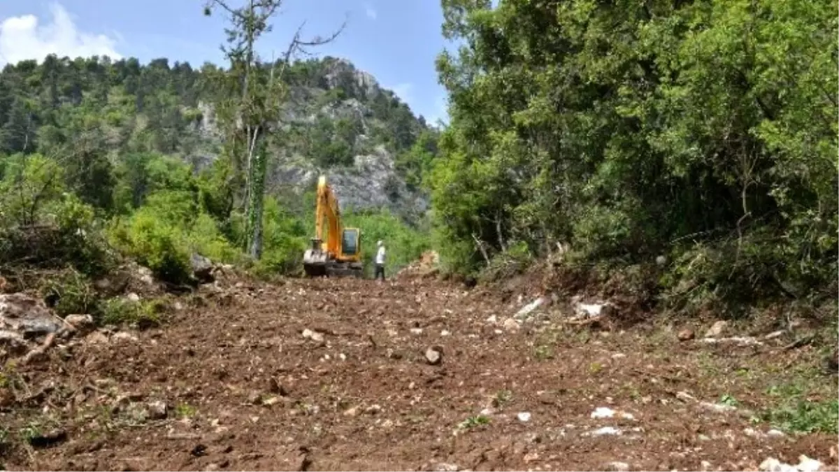 Başkan Böcek, "Yeni Yollar ile Gönülleri Bağlıyoruz"