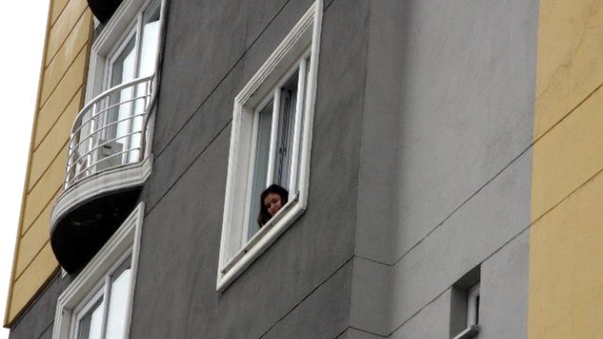 Bursa\'da Apartmanı Su Bastı, Vatandaşlar 18 Saattir Kurtarılmayı Bekliyor