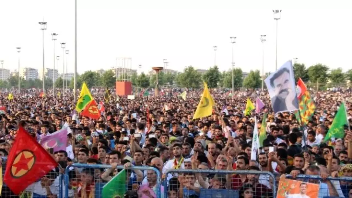 Diyarbakır\'da Hdp\'den Kutlama