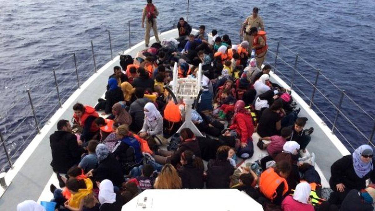 Finike Açıklarında İki Teknede 166 Sığınmacı Yakalandı