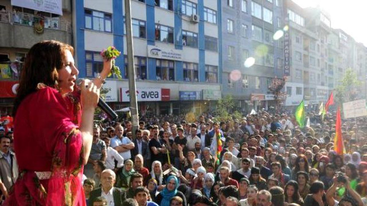 Hakkari\'de Hdp Seçim Kutlaması Yaptı