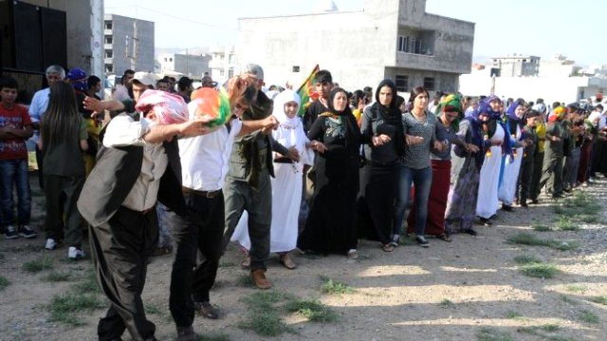 Hdp\'nin Seçim Barajını Geçmesi Cizre\'de de Kutlandı