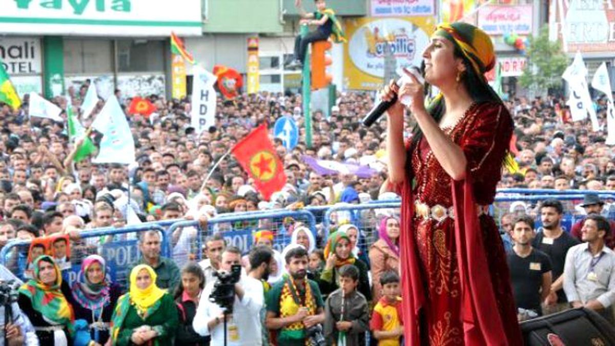 Hdp Van\'da Seçim Zaferini Kutladı