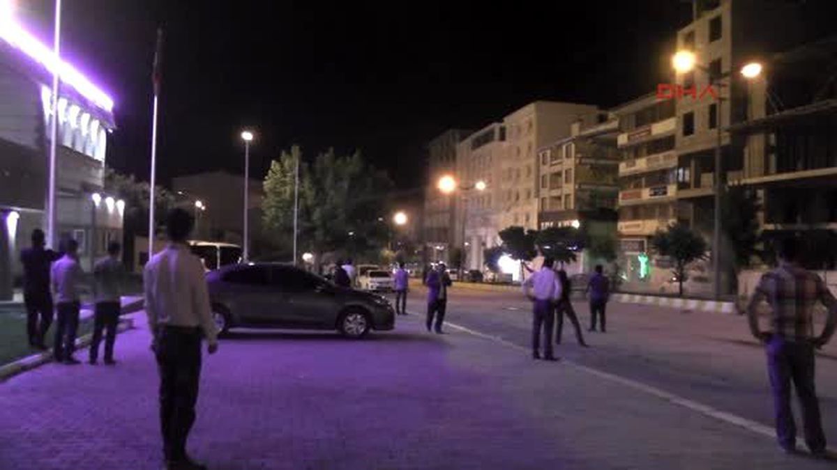 Muş\'ta Hdp\'liler ile Polis Arasında Gerginlik 20 Gözaltı