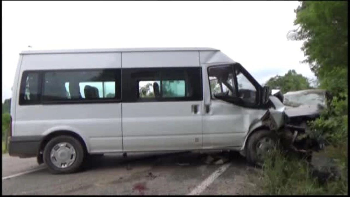 Ordu\'da Minibüsle Otomobil Çarpıştı: 5 Yaralı