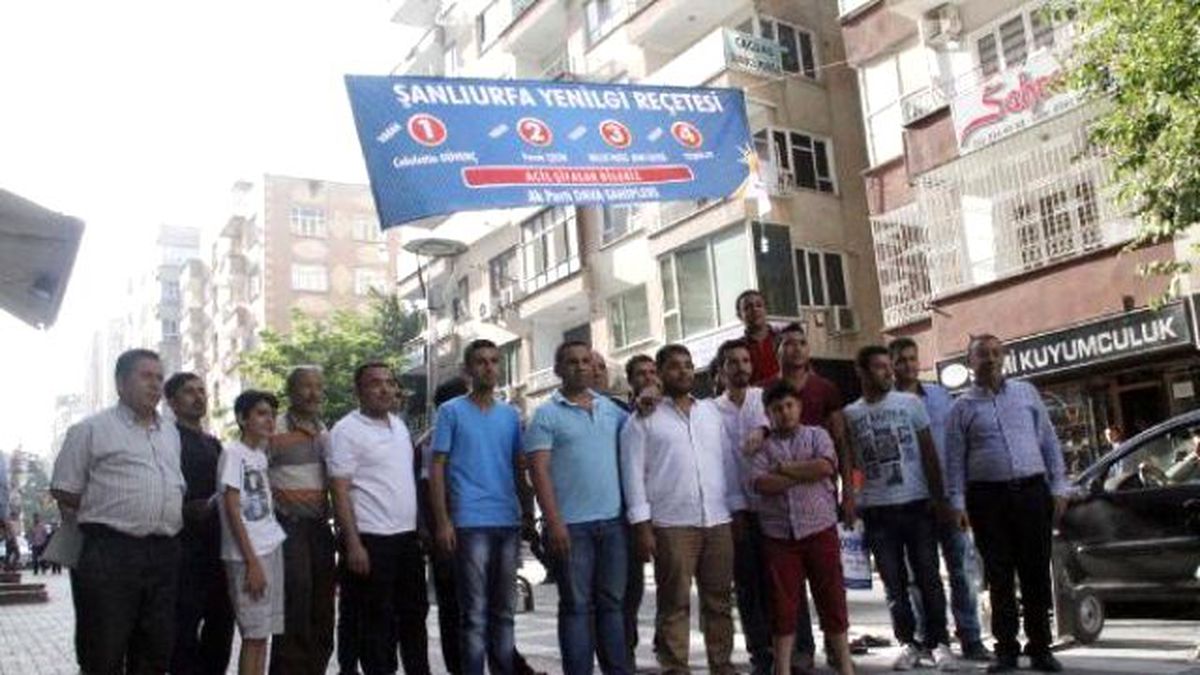Şanlıurfa\'da Esnaftan İlginç Pankart