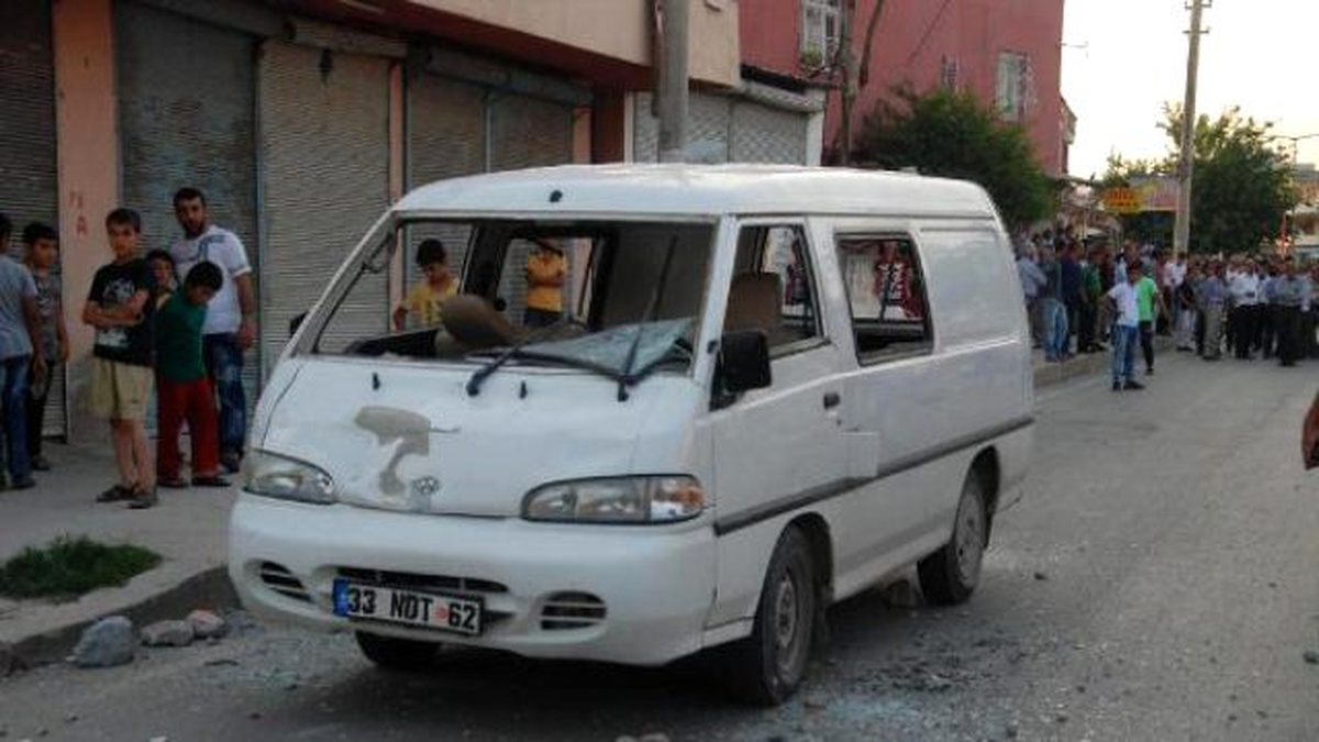 Tarsus\'ta Minibüsün İki Kardeşe Çartı: 1 Ölü, 1 Yaralı