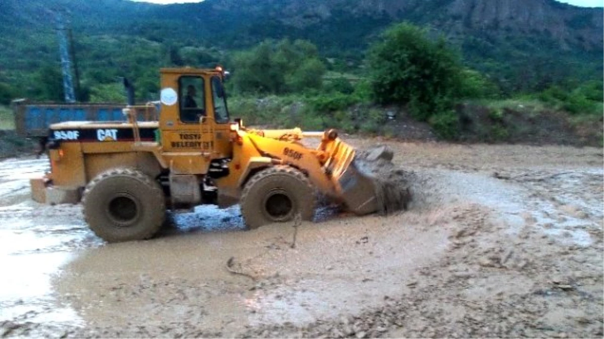 Tosya-kastamonu Yolu Heyelan ve Selden Dolayı Trafiğe Kapandı