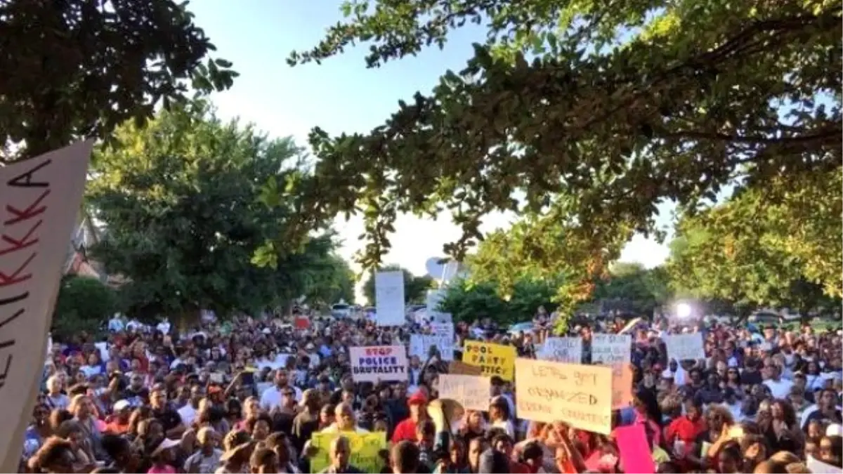 ABD\'de Binlerce Kişi Polis Şiddetini Protesto Etti