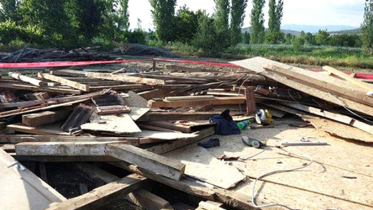 Bağ Evinin Çatısı Kiremit Döşenirken Çöktü: 1 Ölü 3 Yaralı