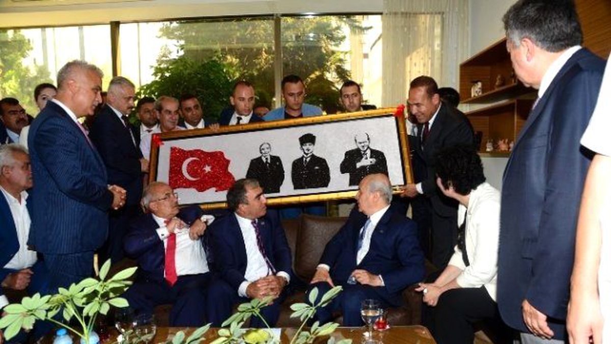 Devlet Bahçeli\'ye Sürpriz Hediye